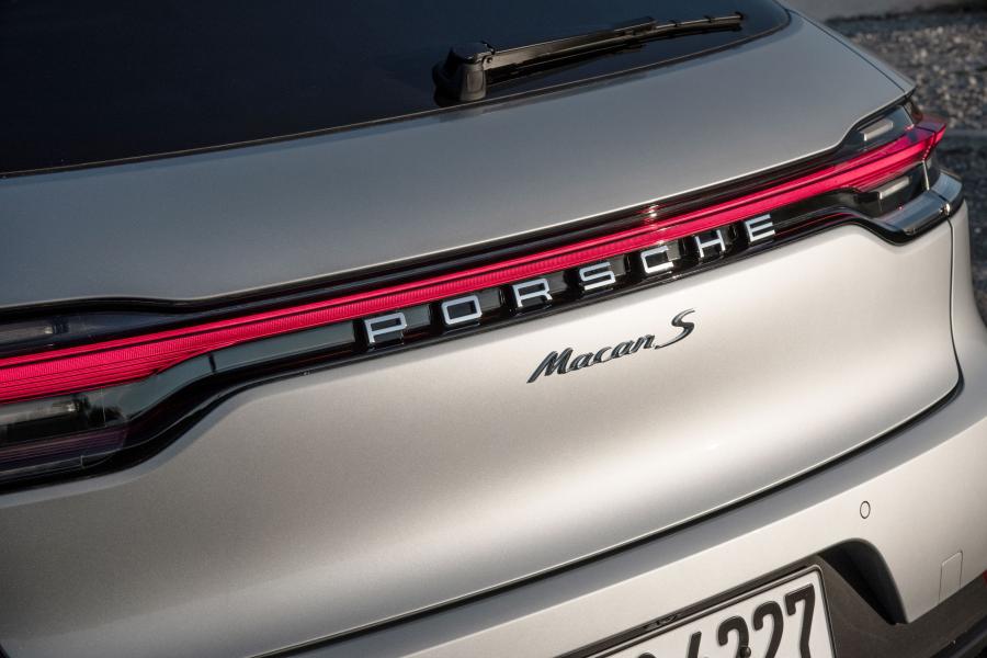 Логотип Porsche Macan S (95B) 2018 года  (WW) (фото 147 из 235)